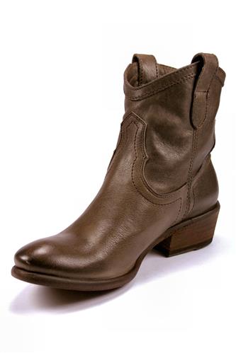 Frye carson shortie clearance ankle boot