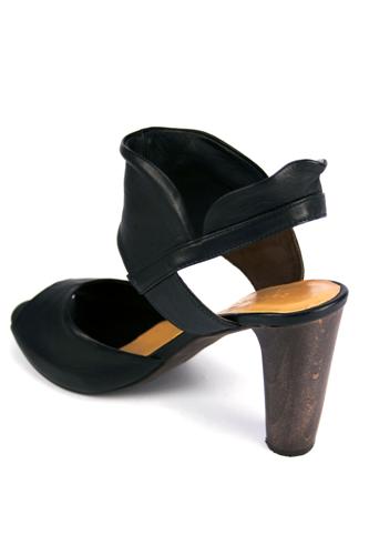 Zinlaa Black Leather
