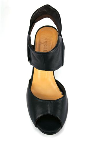 Zinlaa Black Leather